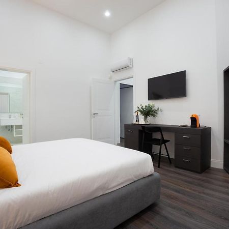 Suite Rodino 24 Napoli Bagian luar foto