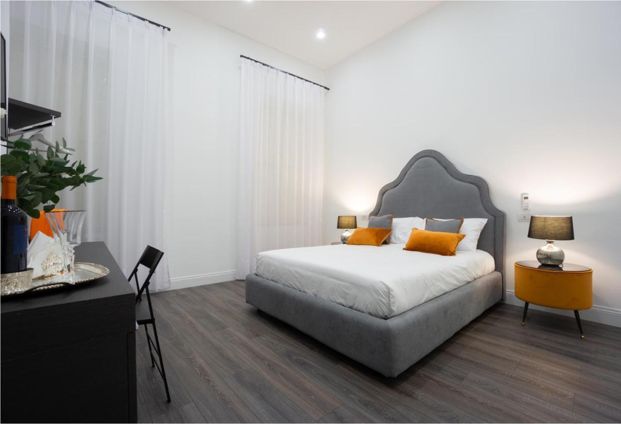 Suite Rodino 24 Napoli Bagian luar foto