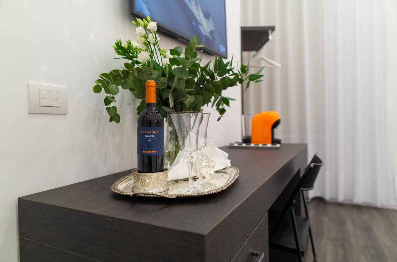 Suite Rodino 24 Napoli Bagian luar foto