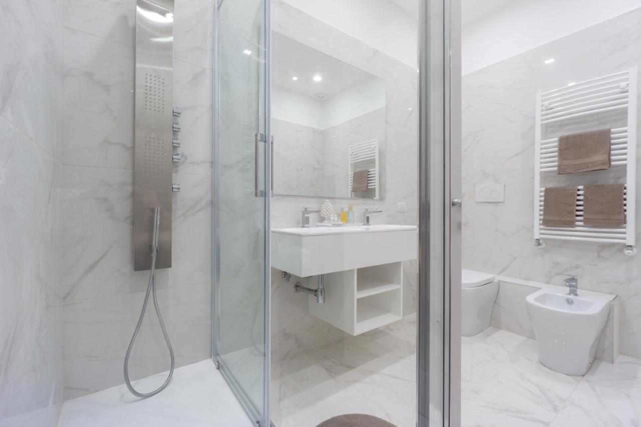 Suite Rodino 24 Napoli Bagian luar foto