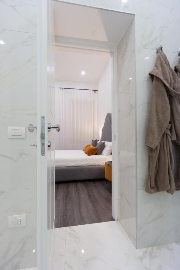 Suite Rodino 24 Napoli Bagian luar foto
